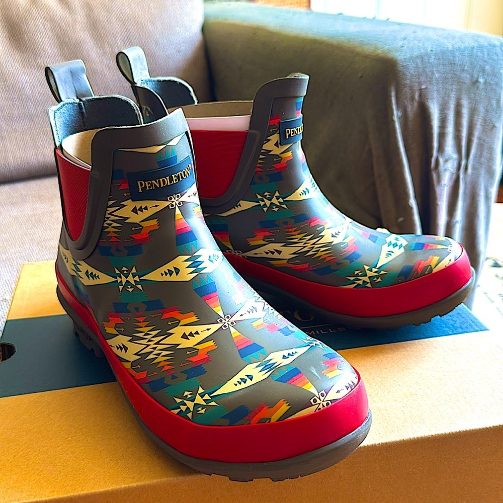 Pendleton Red and Blue Patterned Winter Boots - image 8